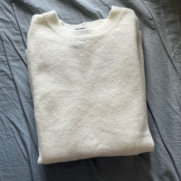 Forever 21 Sweaters - Sold !! Free With Purchase.Sweater in size small